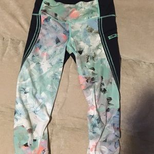 Lululemon crop leggings size 4 EXCELLENT